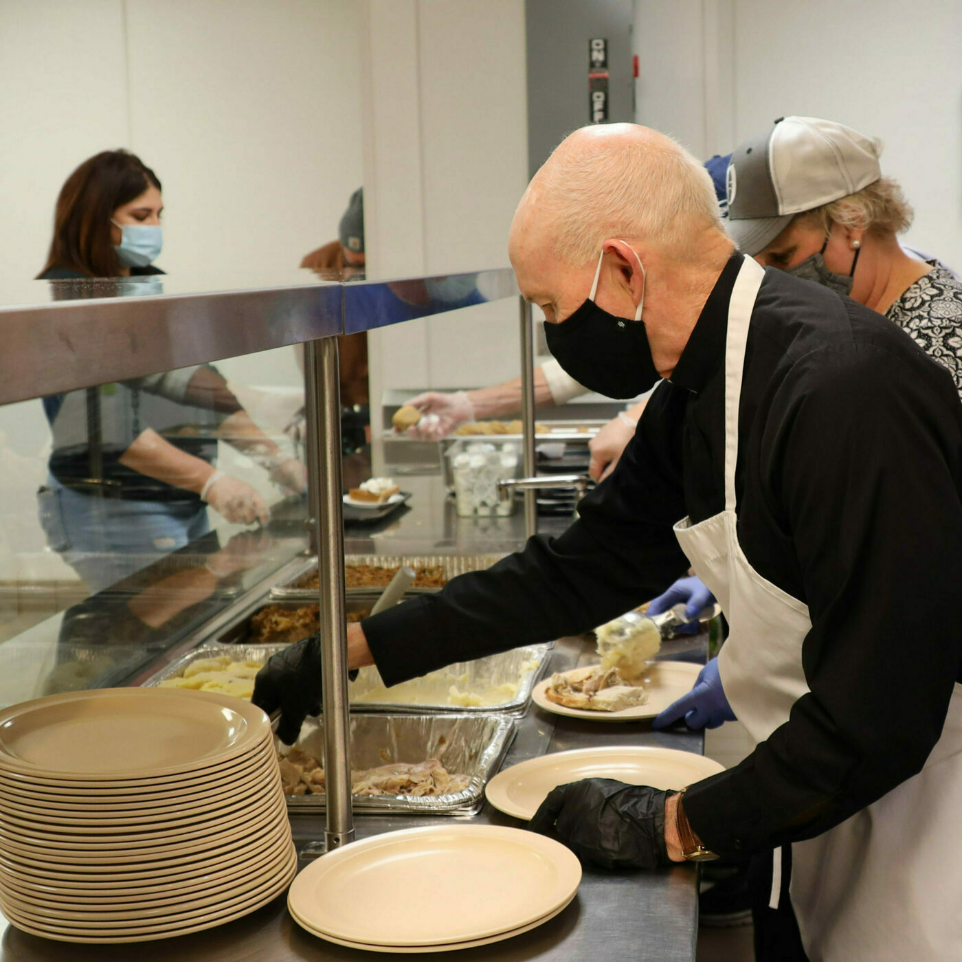 400 for Thanksgiving Dinner: Serving the Poor with St. Peter’s Church