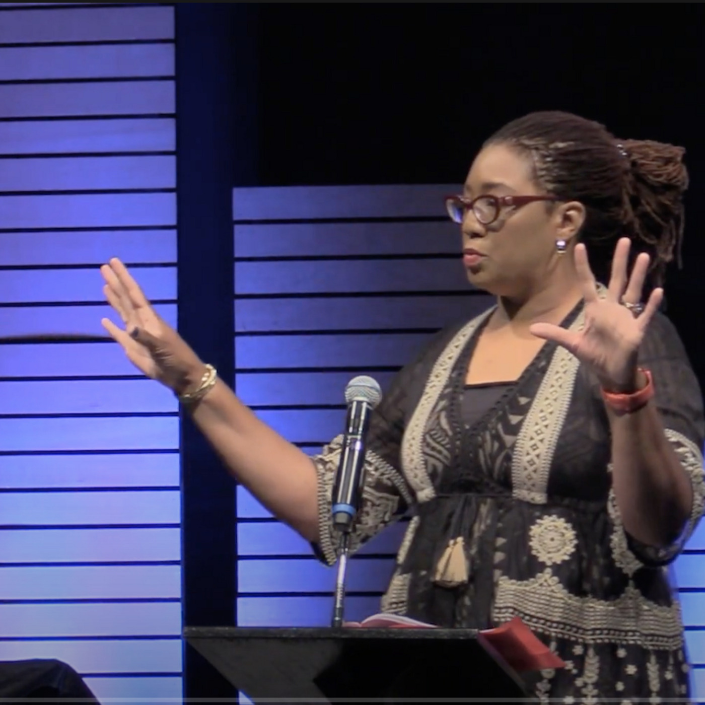 Stacy Washington Speaks Against Critical Race Theory at the Worldview Conference in Illinois. 