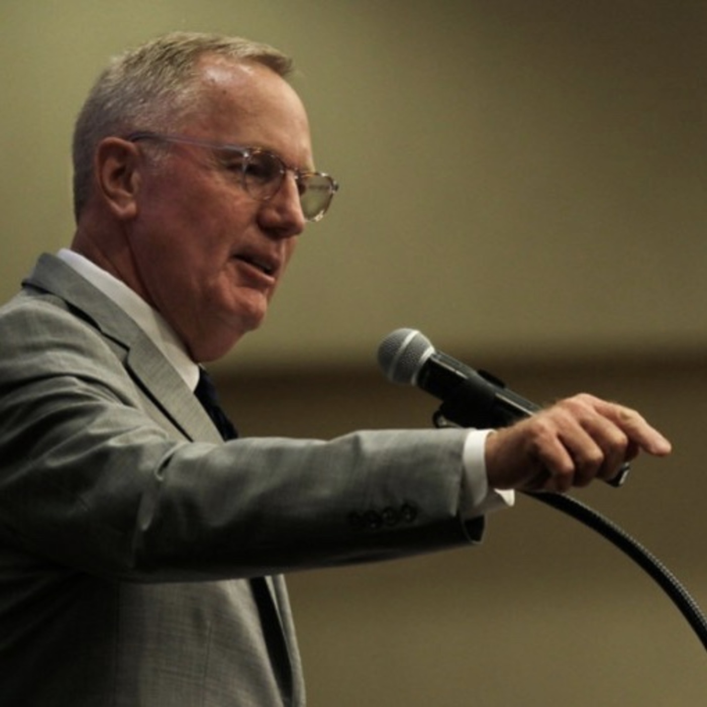 Does Max Lucado Endorse Jen Hatmaker and Progressive Christianity?
