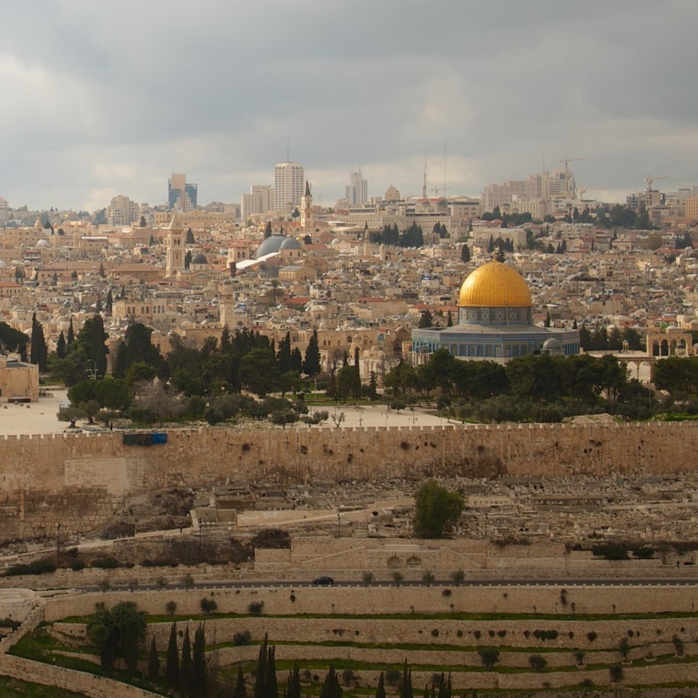 Why Christians Should Go to Israel with Robert VM and Exclusive Interview with Artist Erskin Anavitarte