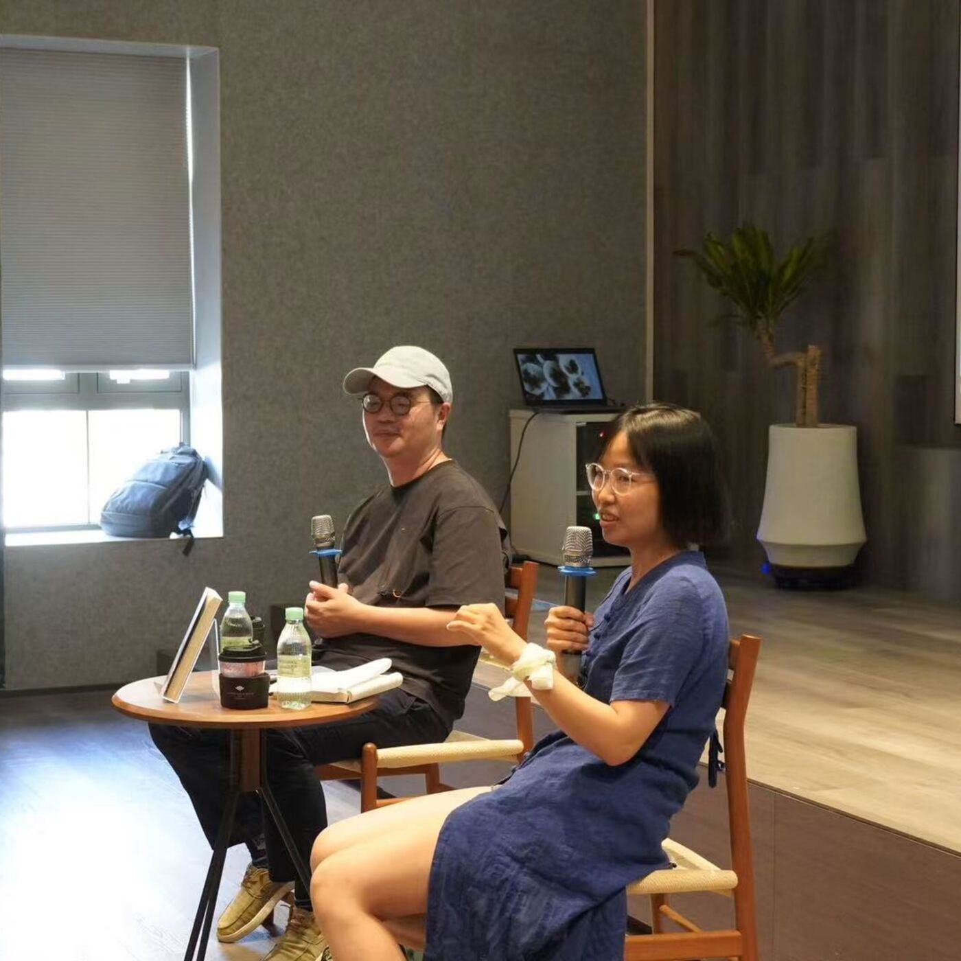 106.何雨珈X李梓新：为什么突然想把自己的故乡写成一本书？