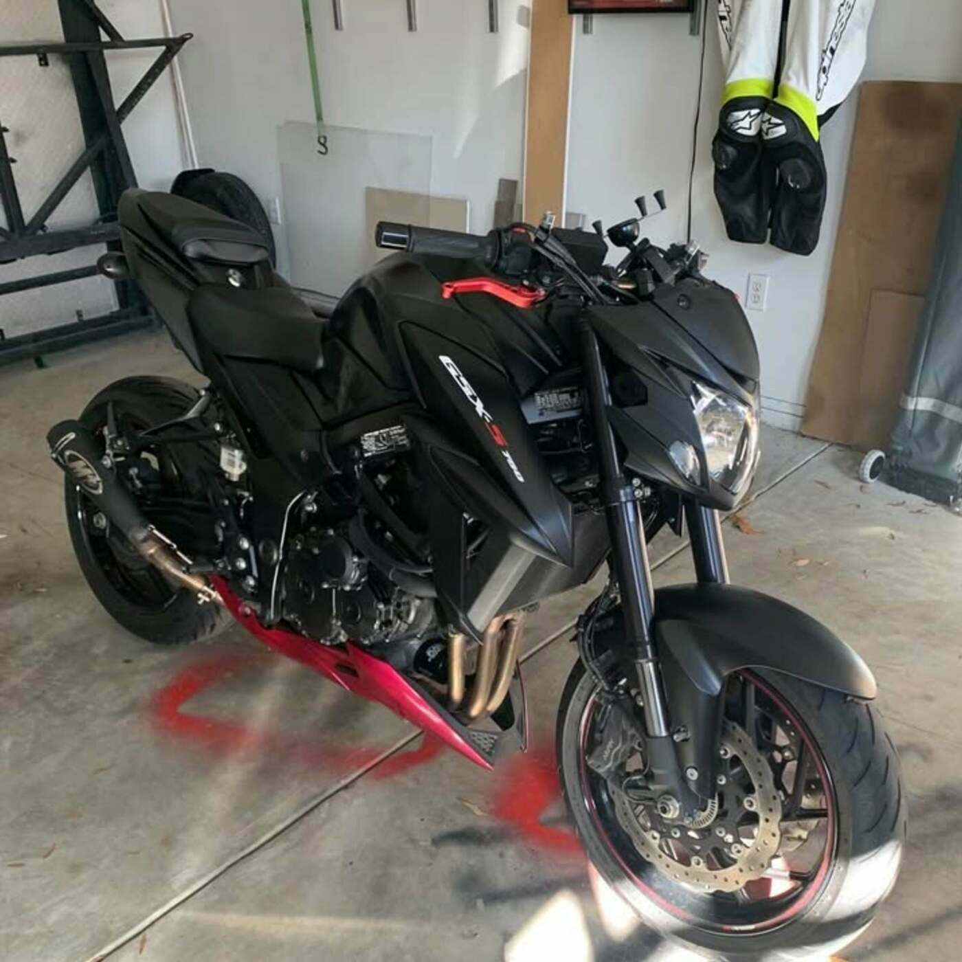 218: GSX-S750, CRF150R Expert, Sig P226, and Machine Guns!
